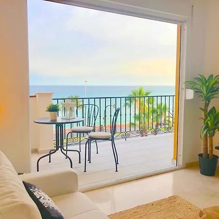 Apartment Beachfront Penthouse - Heated Jacuzzi, Bbq & Bikes
