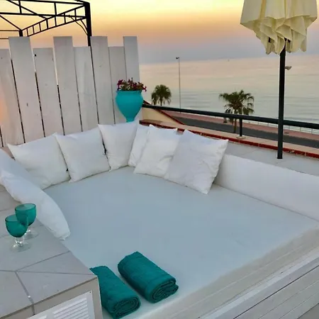 Beachfront Penthouse - Heated Jacuzzi, Bbq & Bikes Apartment *