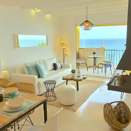 Beachfront Penthouse - Heated Jacuzzi, Bbq & Bikes Malaga