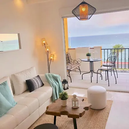 Apartment Beachfront Penthouse - Heated Jacuzzi, Bbq & Bikes