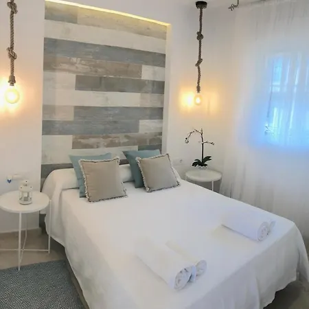 Beachfront Penthouse - Heated Jacuzzi, Bbq & Bikes * Malaga