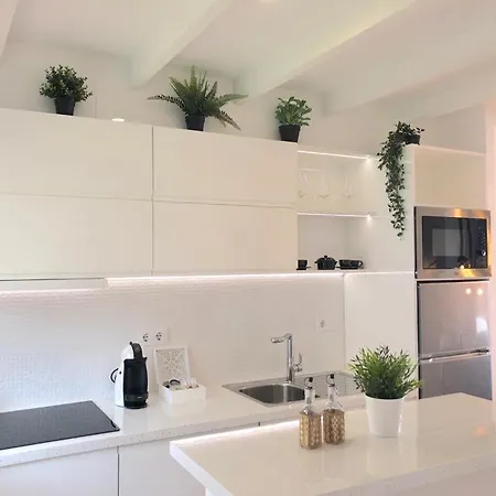 Apartment Beachfront Penthouse - Heated Jacuzzi, Bbq & Bikes