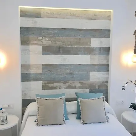 Beachfront Penthouse - Heated Jacuzzi, Bbq & Bikes Apartment *