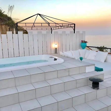 Beachfront Penthouse - Heated Jacuzzi, Bbq & Bikes *
