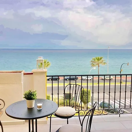 Apartment Beachfront Penthouse - Heated Jacuzzi, Bbq & Bikes *