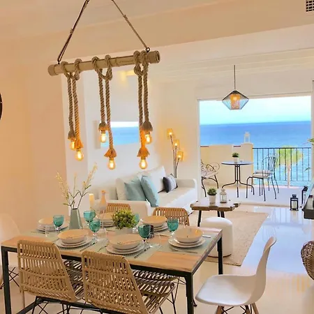 Beachfront Penthouse - Heated Jacuzzi, Bbq & Bikes Apartment *