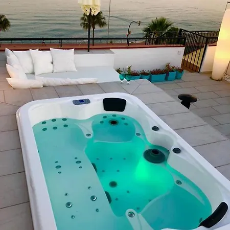 Beachfront Penthouse - Heated Jacuzzi, Bbq & Bikes Malaga