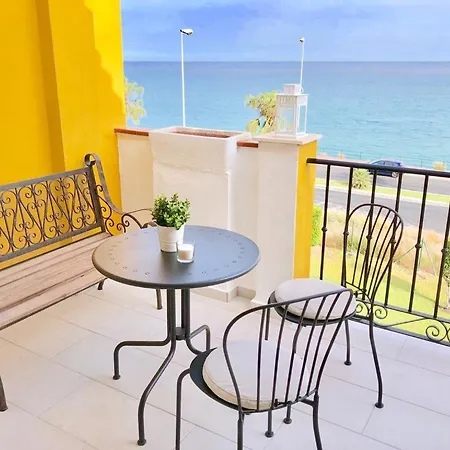 Apartment Beachfront Penthouse - Heated Jacuzzi, Bbq & Bikes Malaga