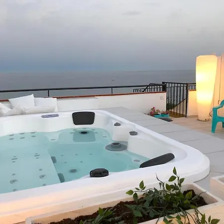 Beachfront Penthouse - Heated Jacuzzi, Bbq & Bikes * Malaga