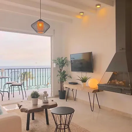 Beachfront Penthouse - Heated Jacuzzi, Bbq & Bikes Apartment Malaga